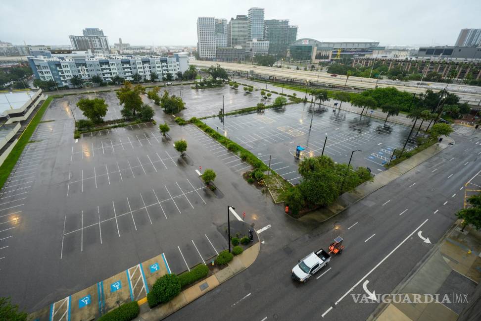 $!El centro de Tampa, Florida, se ve desolado ante la llegada del huracán Milton.