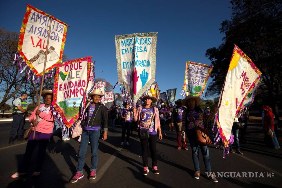 $!20 mil mujeres colapsan Brasilia en primera gran protesta contra Bolsonaro