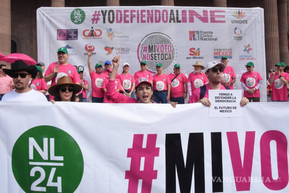 Así toman las calles y plazas miles de mexicanos para defender al INE (Fotos)