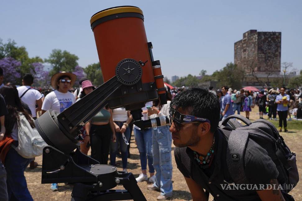 Así cautiva, maravilla y asombra el eclipse solar desde Mazatlán hasta la isla de Terranova (fotos)