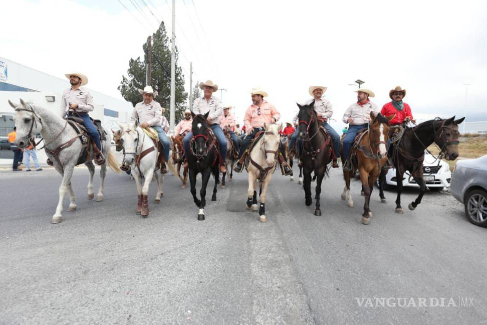 $!Los caballos de alta escuela deslumbraron a los asistentes con su elegancia y destreza en el Rodeo Saltillo 2024.