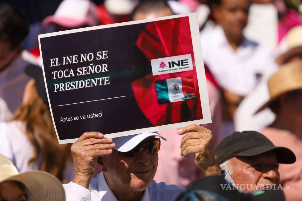 Así toman las calles y plazas miles de mexicanos para defender al INE (Fotos)