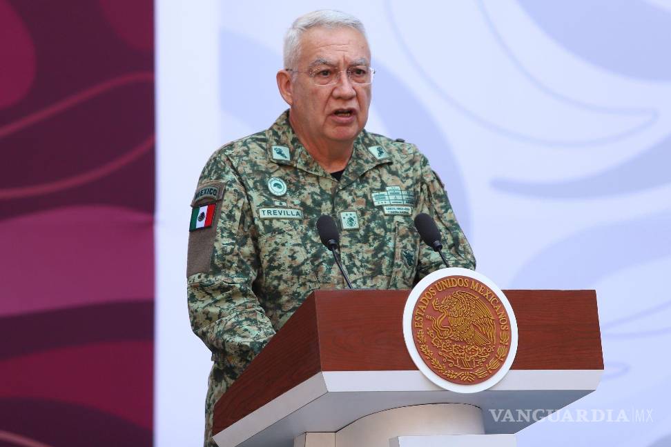 $!Ricardo Trevilla Trejo, secretario de la Defensa, durante su participación en la presentación del Plan Michoacán por la Paz y la Justicia.