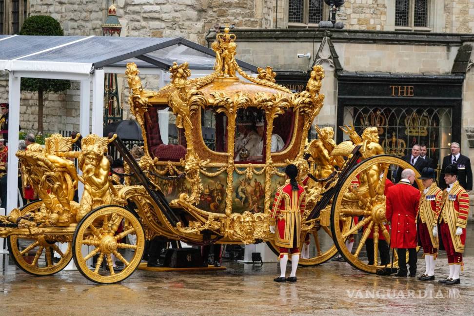 Así inicia el reinado del Carlos III tras una larga espera para ser el monarca británico (fotos)