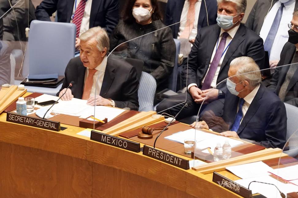 $!El presidente de México, Andrés Manuel López Obrador, a la derecha, se dirige al Consejo de Seguridad de las Naciones Unidas. El secretario general de la ONU, Antonio Guterres, está a la izquierda. AP/Richard Drew