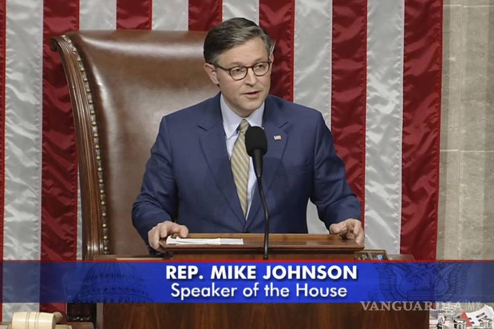 $!El presidente de la Cámara de Representantes, Mike Johnson, anuncia el total de votos tras la aprobación del proyecto de ley del presidente Donald Trump.