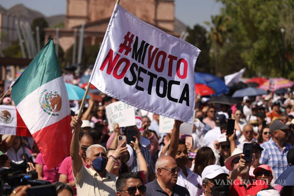 Así toman las calles y plazas miles de mexicanos para defender al INE (Fotos)