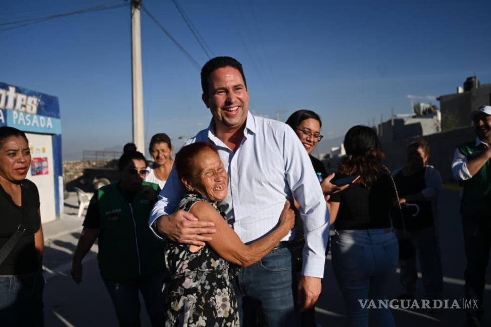 $!El proyecto, que contó con el respaldo del gobernador Manolo Jiménez, busca mejorar la calidad de vida de los habitantes al eliminar problemas de polvo y lodo.