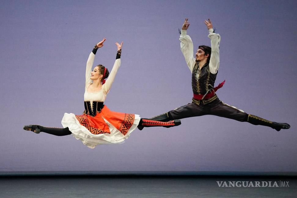 Así es como bailarines de varios países buscan un lugar en el Teatro Bolshoi de Moscú (fotos)