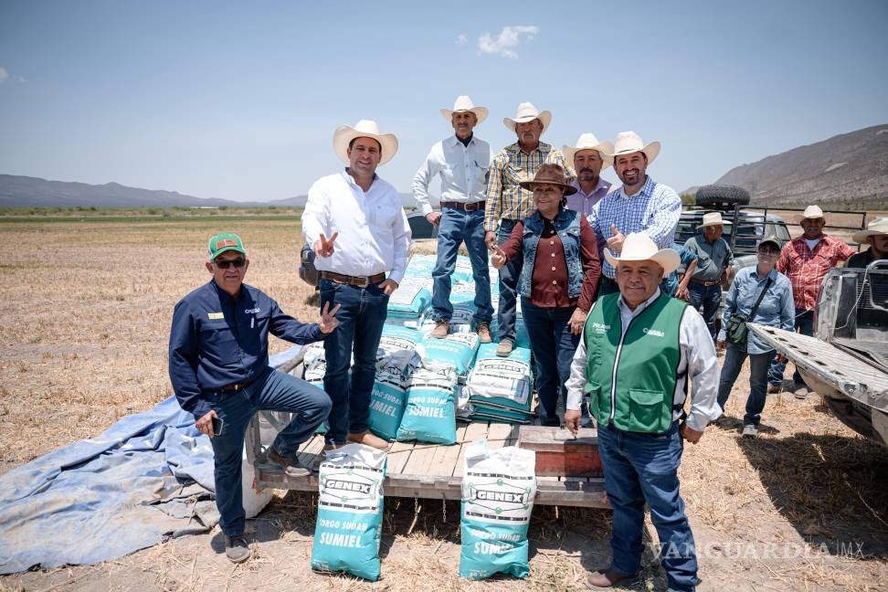 $!Con la entrega de 40 toneladas de sorgo inició el programa de Semilla Forrajera en los ejidos.