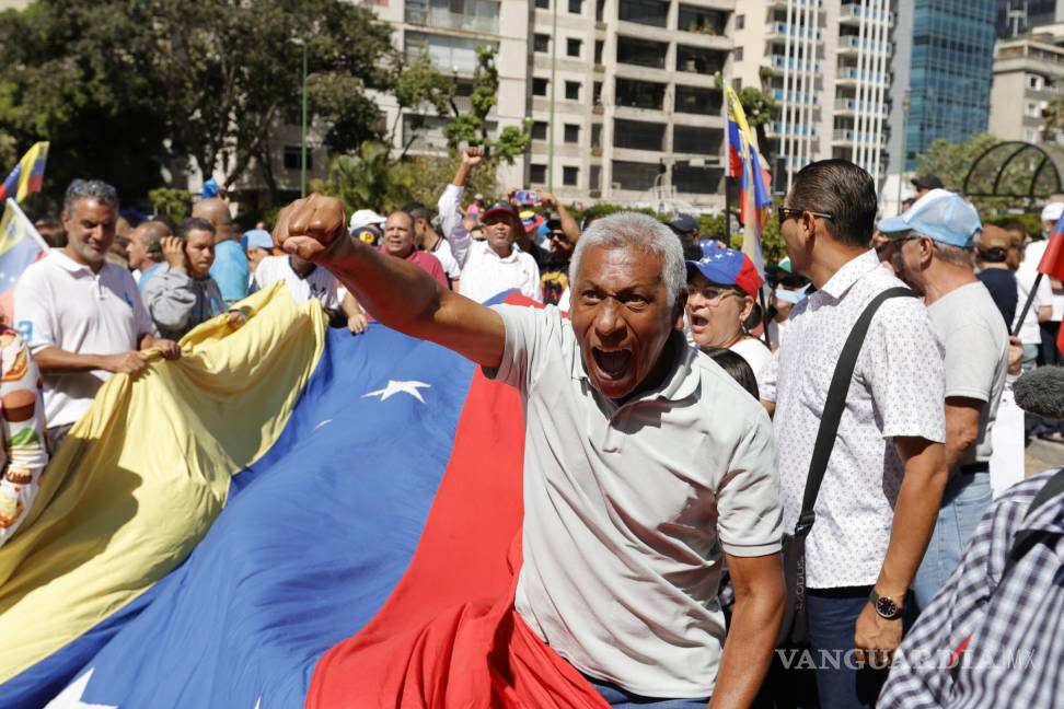 $!Los partidarios de la aspirante presidencial de la coalición opositora María Corina Machado asisten a su evento de campaña en Caracas, Venezuela.