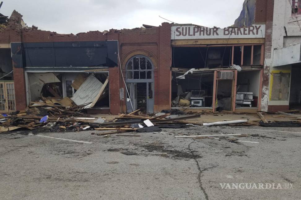 $!Numerosas construcciones resultaron con severos daños en Sulphur, Oklahoma.