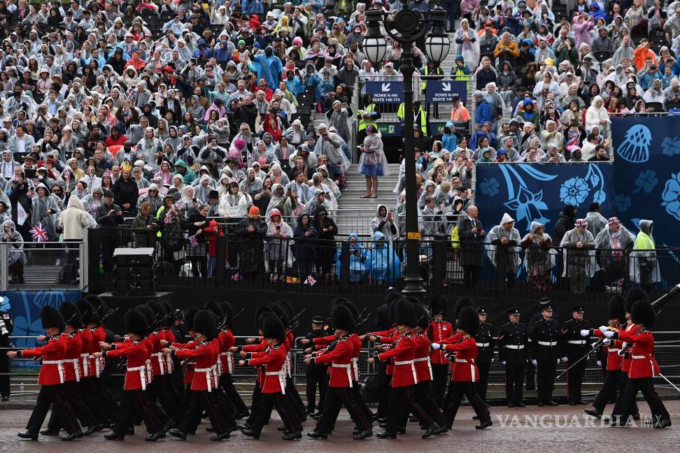 Así inicia el reinado del Carlos III tras una larga espera para ser el monarca británico (fotos)