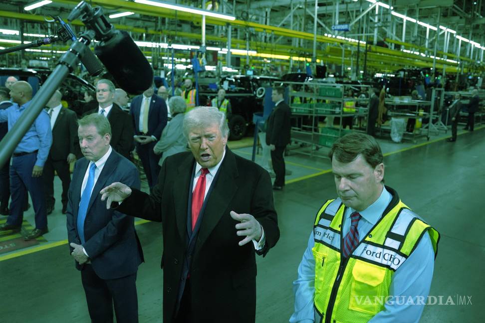 $!La reindustrialización del sector automotriz “no será barato”, según Eurasia Group.