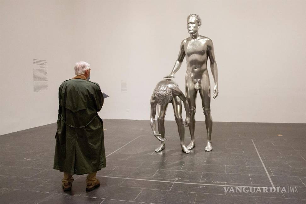 $!Escultura “Huck and Jim” en la exposición “Charles Ray: Figure Ground” en el Museo Metropolitano de Arte de Nueva York. EFE/EPA/Sarah Yenesel