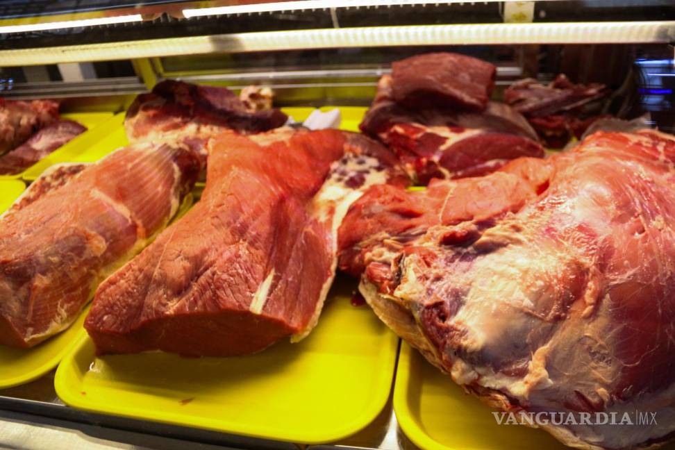 $!Entre enero y abril de 2024, el precio al consumidor de la carne de res subió 32% respecto a los mismos meses de 2020, de acuerdo con datos del Comecarne.