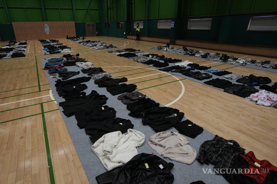 $!El gimnasio se abrió el lunes para que la gente reclame sus artículos perdidos, pero un oficial de policía declaró que pocos han venido hasta ahora