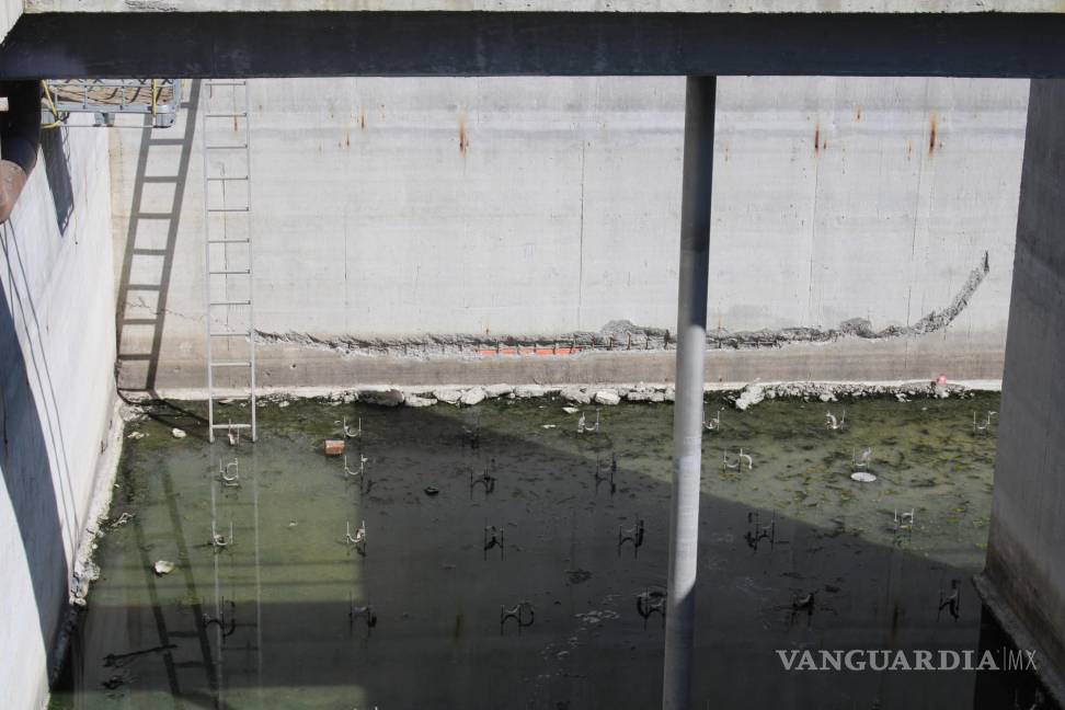 $!La planta tratadora de aguas negras de Sabinas se deterioró por su falta de uso y permanece inactiva.