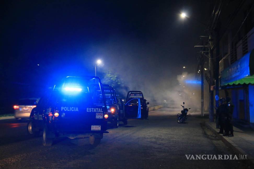 $!Los tabasqueños tuvieron que resguardarse en la noche vieja ante el temor de nuevos ataques.