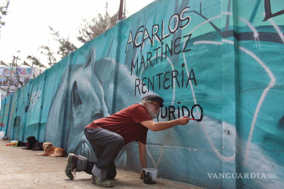 $!El pintor Gabriel Macotela convocó a artistas y ciudadanos para pintar el mural ubicado en la avenida Yucatán. Cuartoscuro/Denisse Hernández