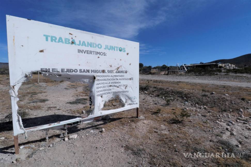 Situación afecta a cerca de un centenar de estudiantes; sin chofer de transporte escolar, ni camino en ejido