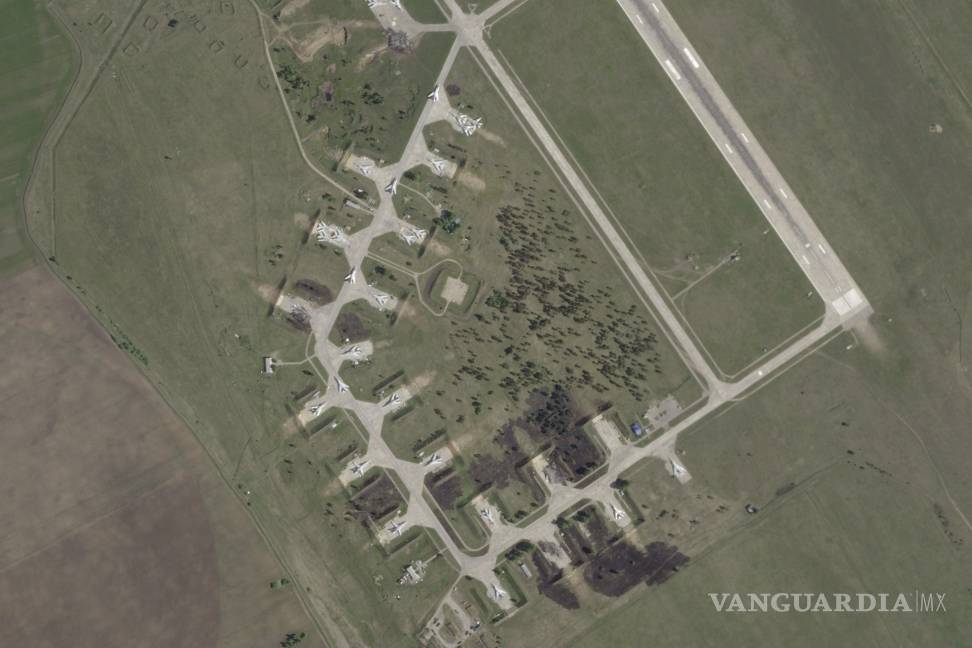 $!En las fotos, por lo menos tres bombarderos Tu-95 y cuatro Tu-22M parecían estar destruidos.