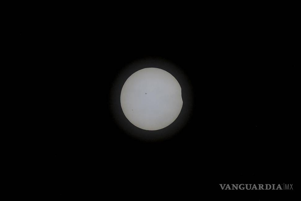 Así cautiva, maravilla y asombra el eclipse solar desde Mazatlán hasta la isla de Terranova (fotos)