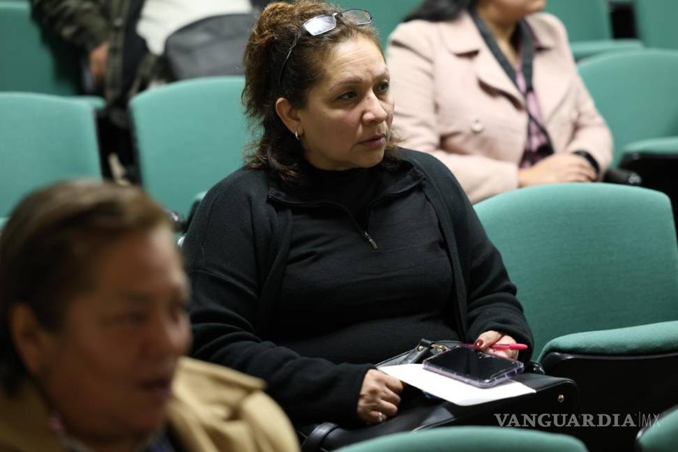 $!Las mujeres participantes escucharon atentas.
