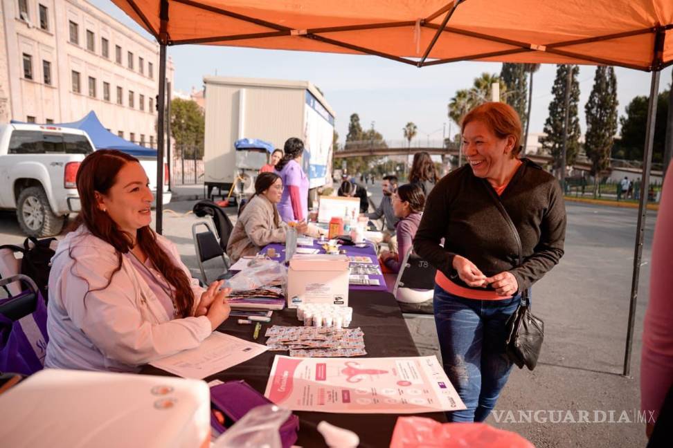 $!Módulos de salud ofrecieron detecciones y vacunación gratuita a los asistentes.