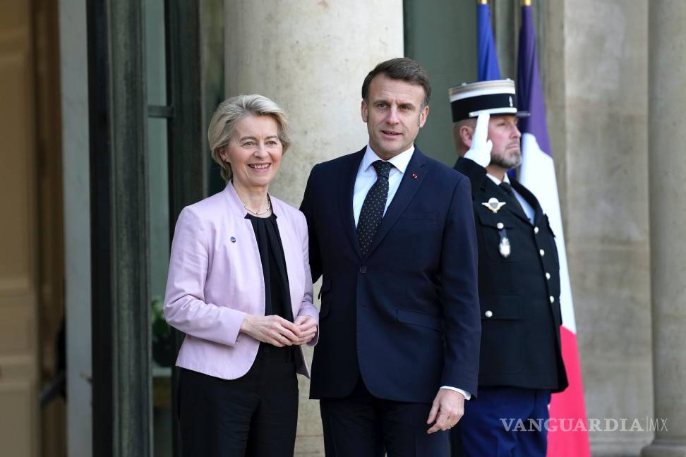 $!El presidente francés, Emmanuel Macron y la presidenta de la Comisión Europea, Ursula von der Leyen en una reunión en respuesta a la política de Trump en París.