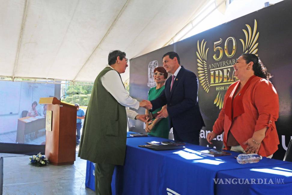 $!Algunos ttrabajadores recibieron sendo reconcimiento por su trayectoria.