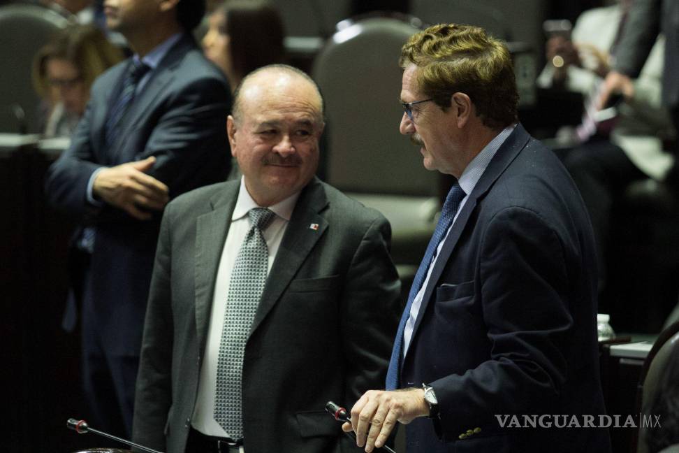 $!27/11/2018. Ernesto Ruffo Appel y Juan Carlos Romero Hicks, coordinador de la bancada panista en la Cámara de Diputados, durante la sesión ordinaria.