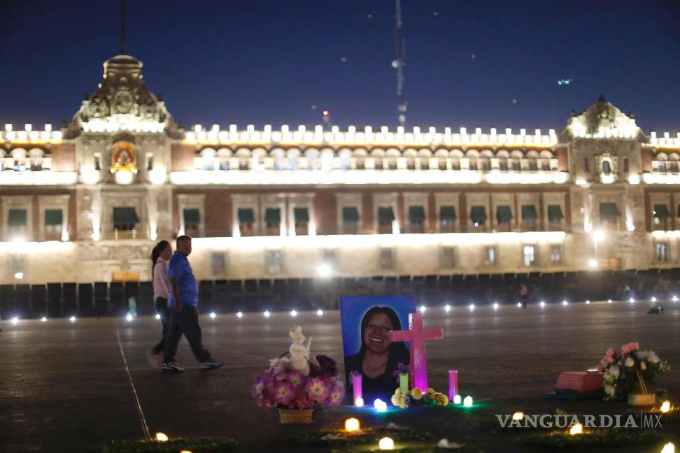 8M, cerca de 1,000 lápidas en el Zócalo de Ciudad de México recuerdan a las víctimas de feminicidio (fotos)