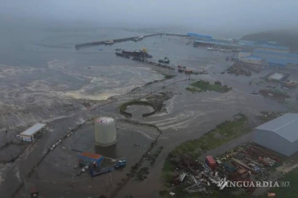 $!Iimagen de las consecuencias de un tsunami en la costa de Severo-Kurilsk, en la isla de Paramushir, en el archipiélago de las islas Kuriles, en Rusia.