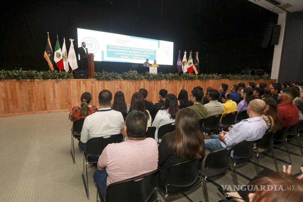 $!Fueron un total de 354 los egresados de la UAdeC quienes recibieron un reconocimiento por sus resultados sobresalientes y satisfactorios en el examen EGEL.