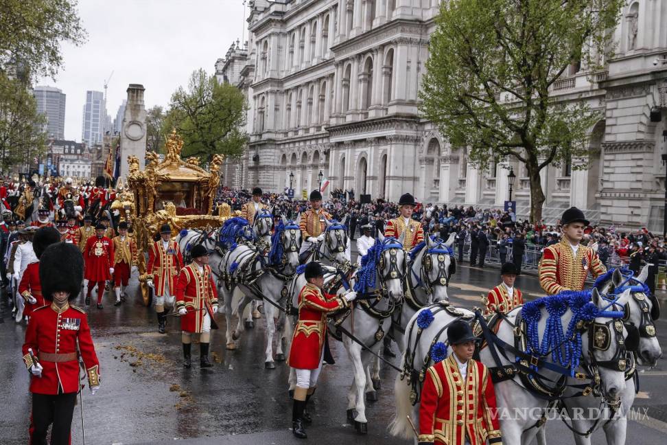 Así inicia el reinado del Carlos III tras una larga espera para ser el monarca británico (fotos)