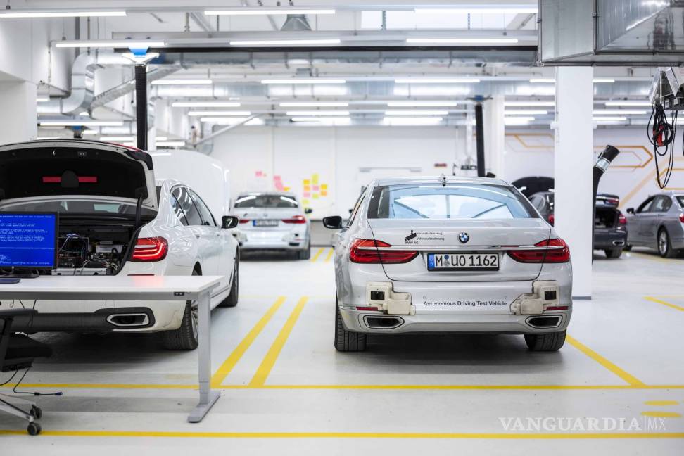$!BMW abre centro de excelencia para la conducción autónoma cerca de Múnich