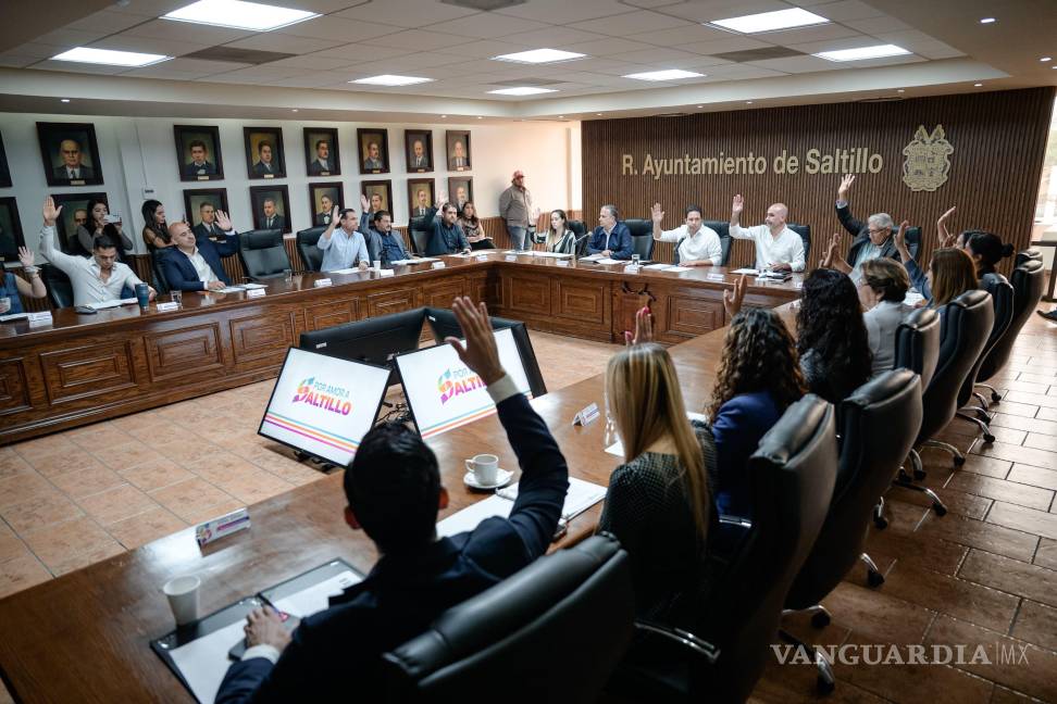 $!El Cabildo de Saltillo aprobó exenciones fiscales para facilitar la construcción del tren de pasajeros que conectará la capital coahuilense con Nuevo Laredo.