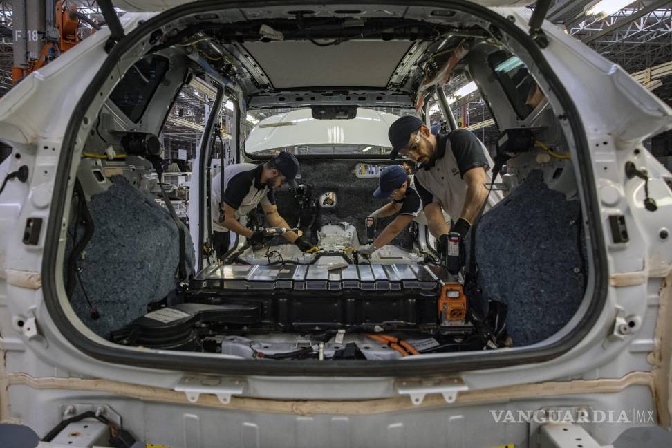 $!Trabajadores en capacitación en la nueva fábrica de autos eléctricos de Great Wall Motor en Iracemápolis, Brasil.