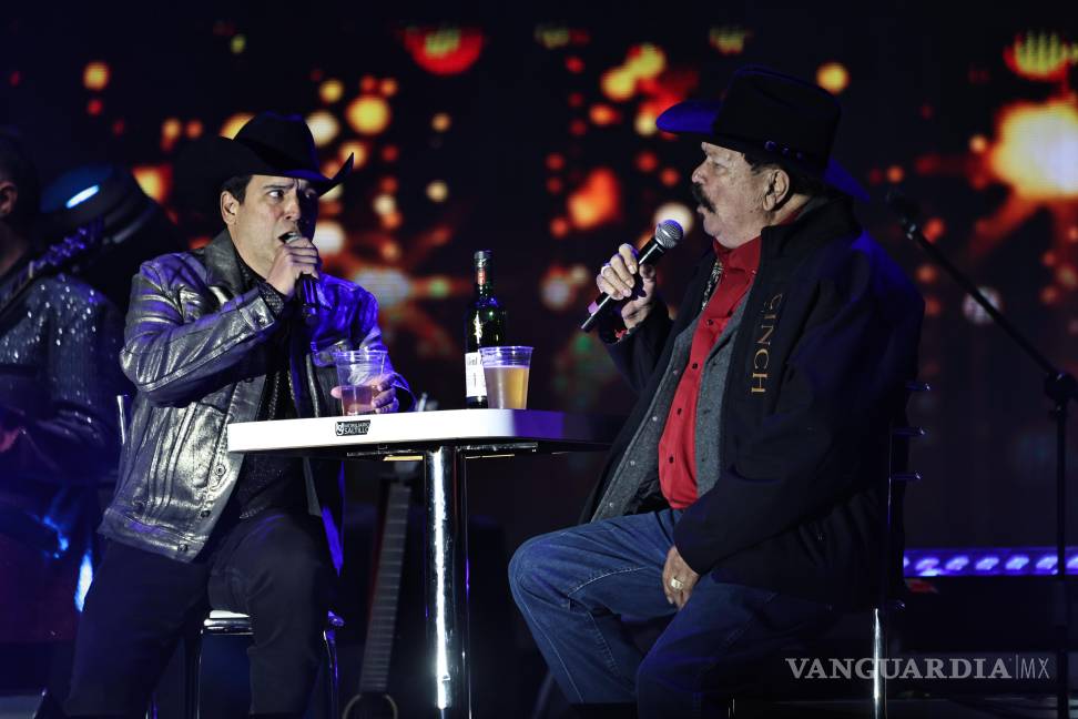 $!El cantante texano contó con la participación de