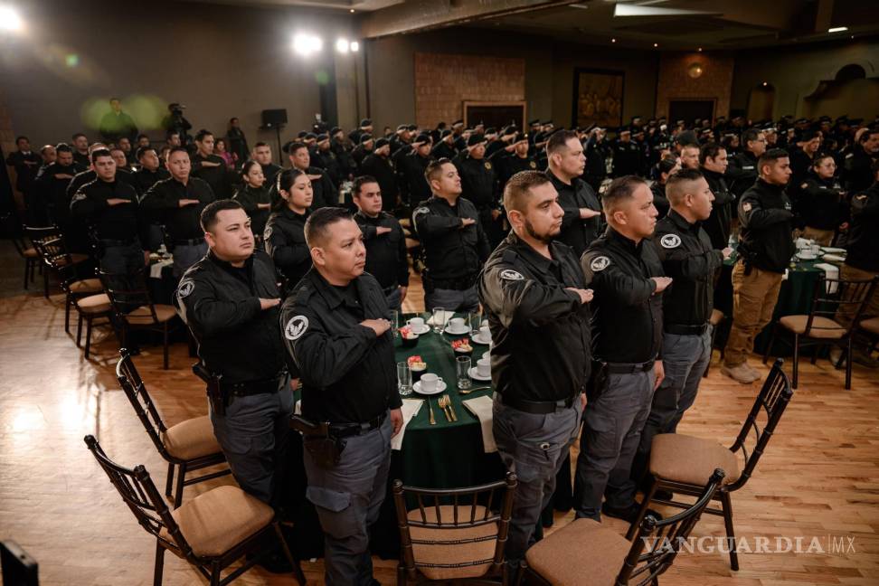 $!Los elementos de los distintos grupos de la Comisaría de Seguridad y Protección Ciudadana, fueron festejados en un salón de eventos del norte de la ciudad.