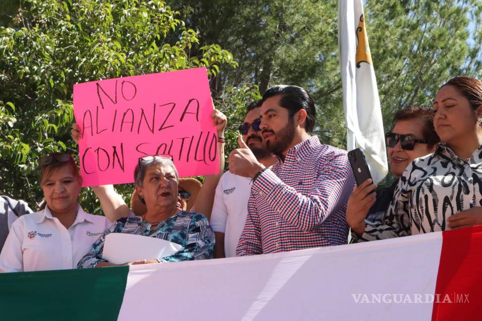 $!El alcalde Ramiro Durán recibió a los manifestantes, aclarando que no se ha autorizado ninguna privatización.