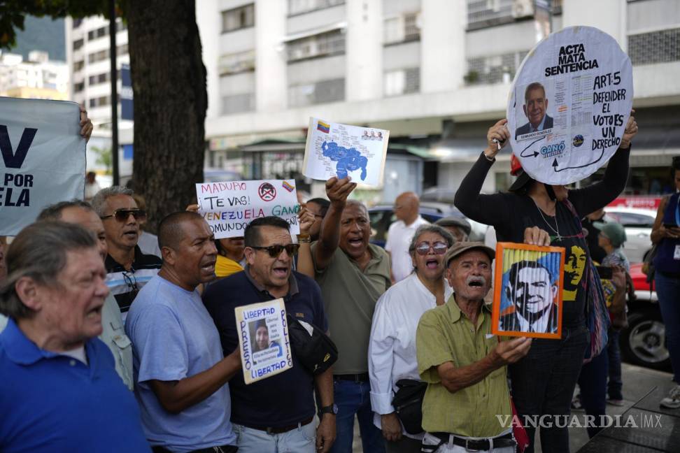 $!Protesta contra la reelección del presidente Nicolás Maduro dos meses después de las disputadas elecciones presidenciales | Foto: AP