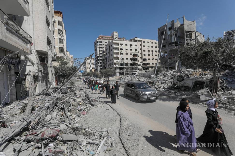 $!Los residentes de la ciudad de Gaza comienzan a evacuar tras una advertencia israelí sobre un aumento de las operaciones militares en la franja de Gaza.
