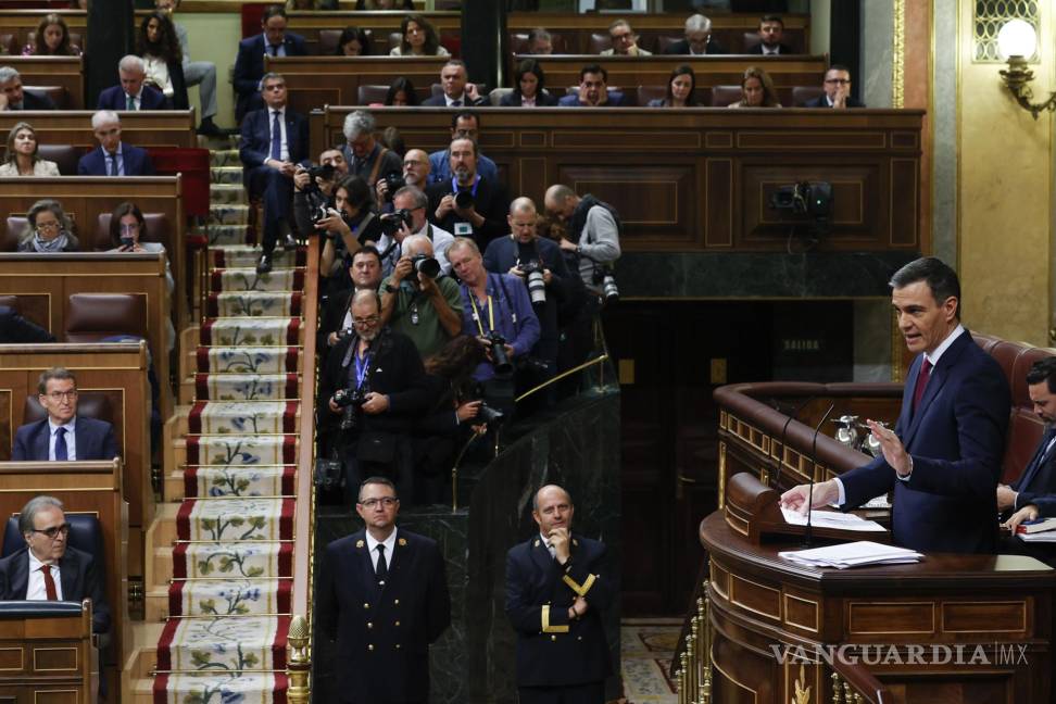 $!El presidente del Gobierno en funciones, Pedro Sánchez, se dirige a la Cámara en el primer día de su debate de investidura en Madrid.