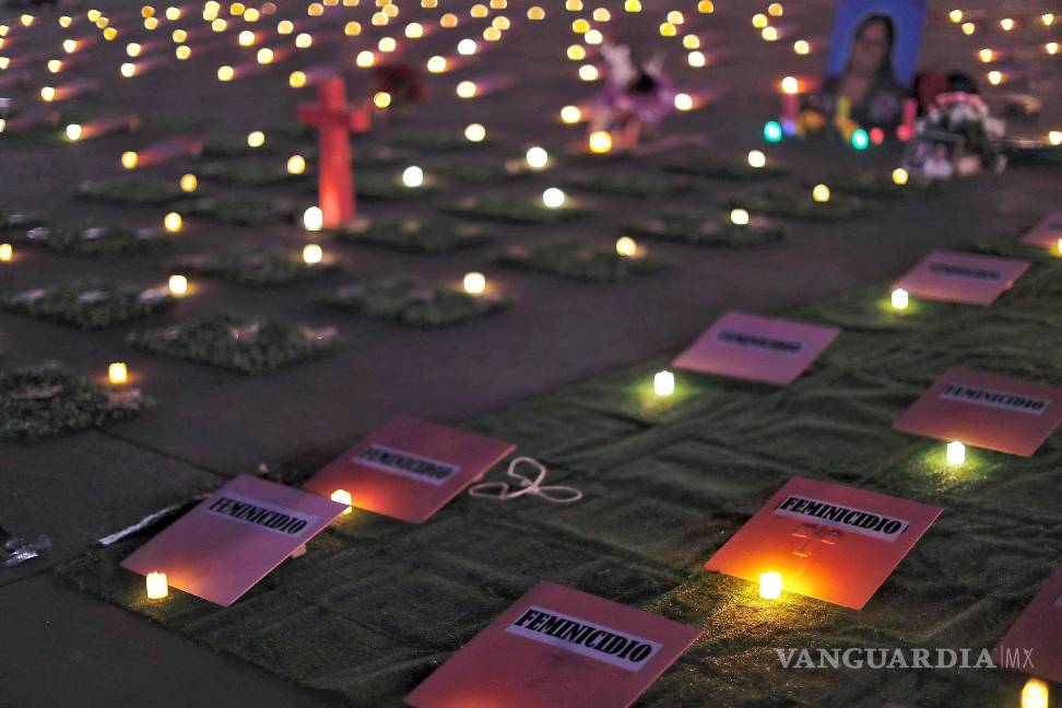 8M, cerca de 1,000 lápidas en el Zócalo de Ciudad de México recuerdan a las víctimas de feminicidio (fotos)