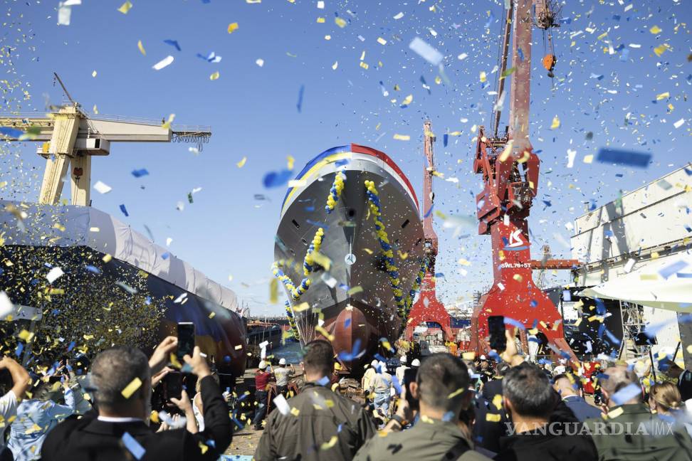 $!La gente reacciona durante la ceremonia de botadura de la corbeta de clase Ada de la Armada de Ucrania “Hetman Ivan Vyhovskyi” en Estambul, Turquía.