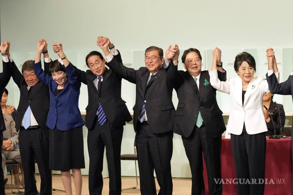 $!Shigeru Ishiba celebra tras ser elegido como nuevo jefe del partido gobernante de Japón en las elecciones de liderazgo del Partido Liberal Democrático en Tokio.