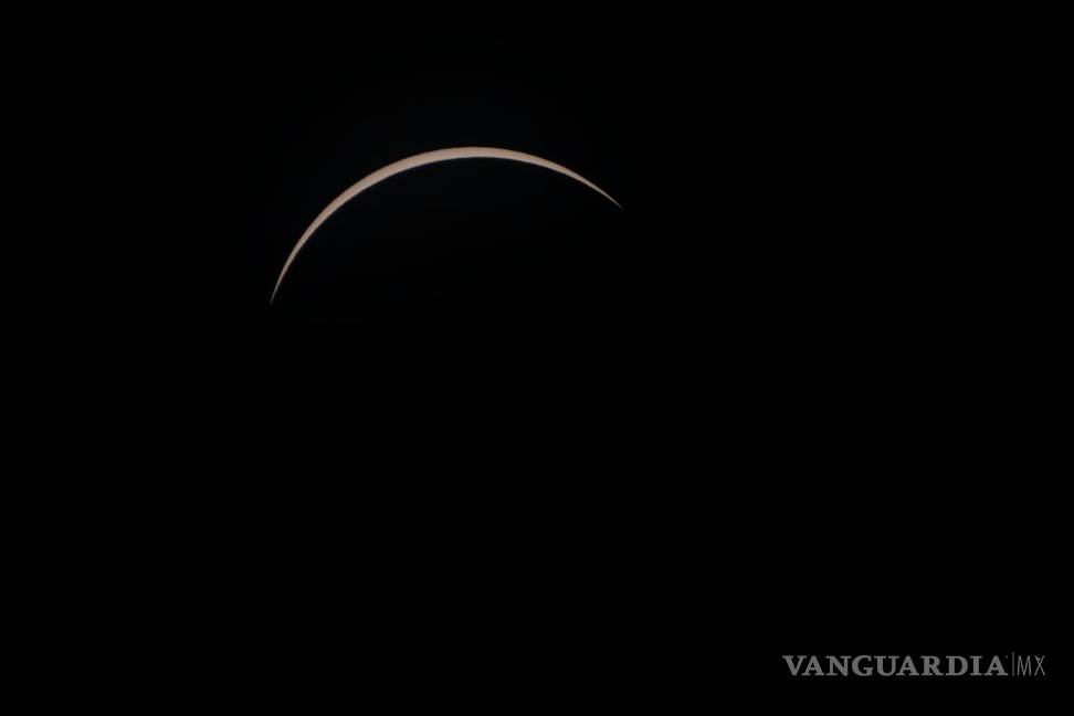 Así cautiva, maravilla y asombra el eclipse solar desde Mazatlán hasta la isla de Terranova (fotos)