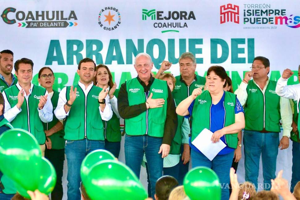 $!El alcalde Román Alberto Cepeda y autoridades estatales dieron inicio al programa alimentario “Despensón” en la colonia Ciudad Nazas.